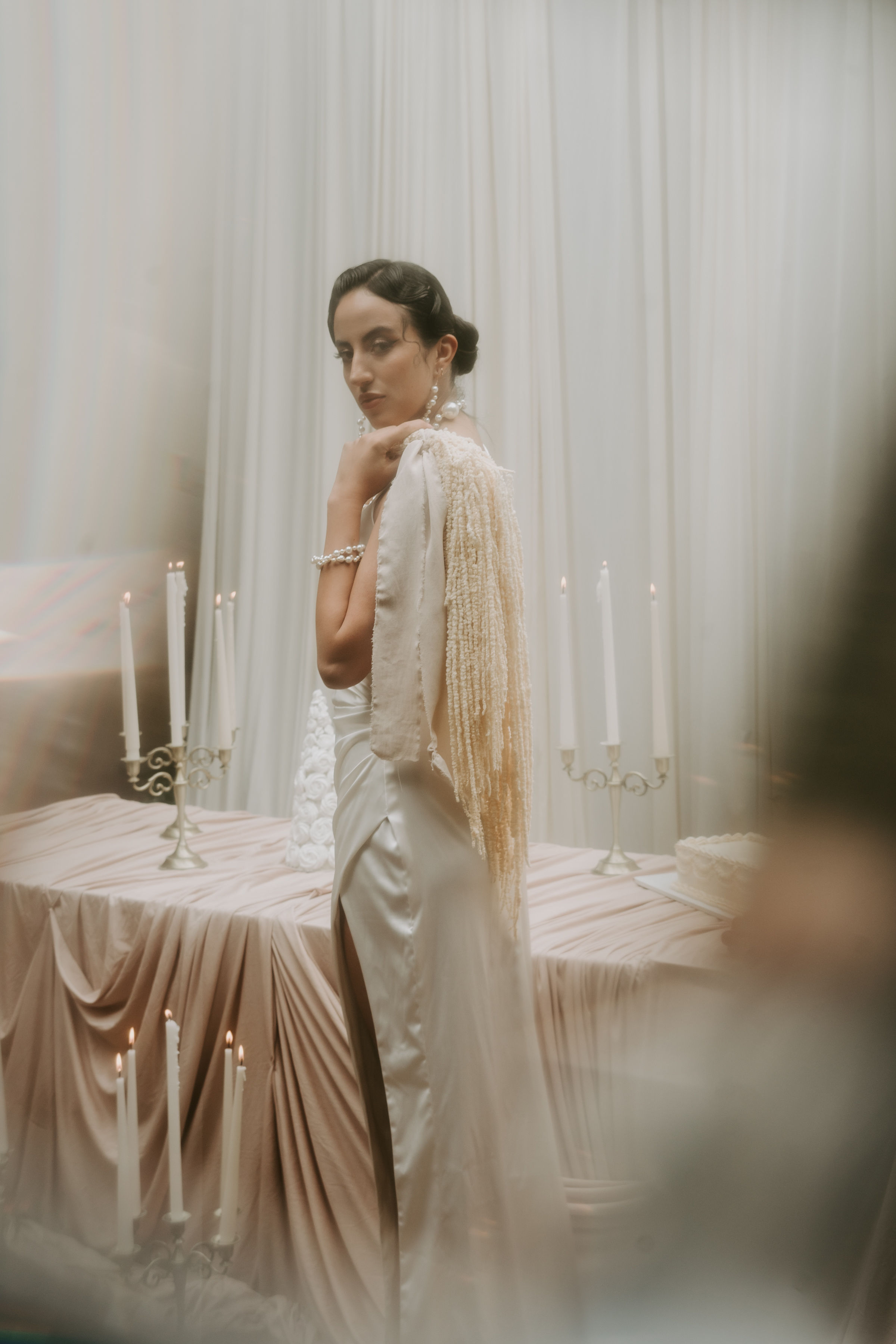 Editorial Floralveil — momento contemplativo