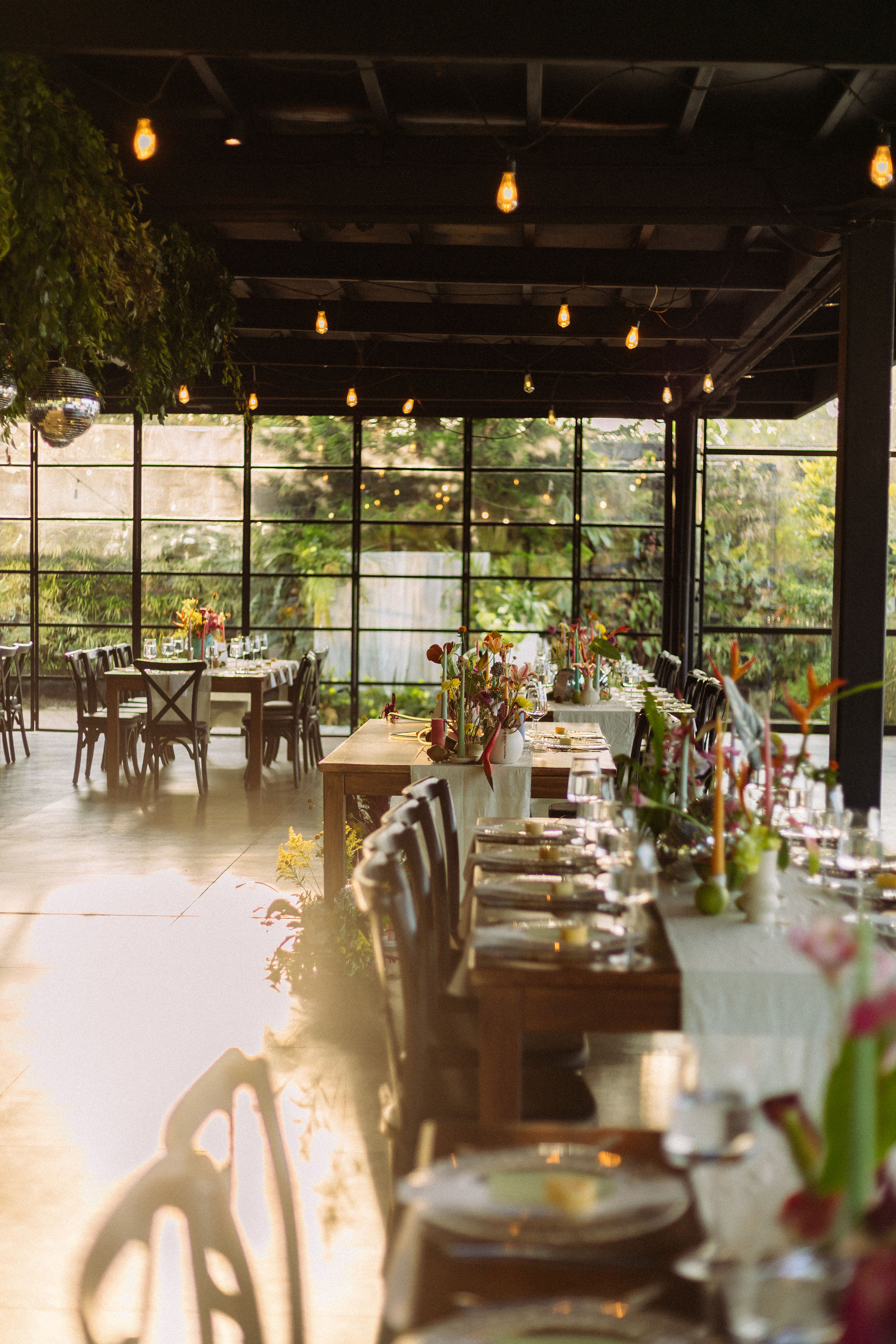 Imagen vertical media de la boda editorial Aesthetic Bloom