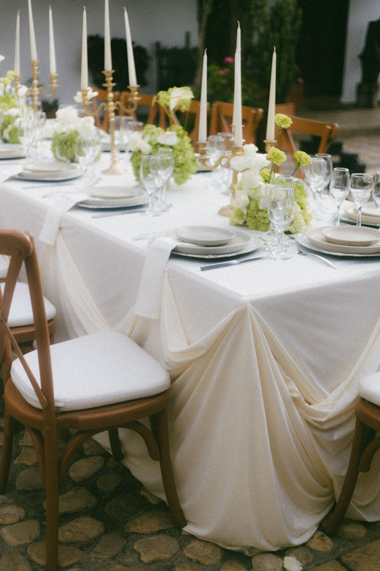 Luxury wedding reception design in Colombia by XCANDLES