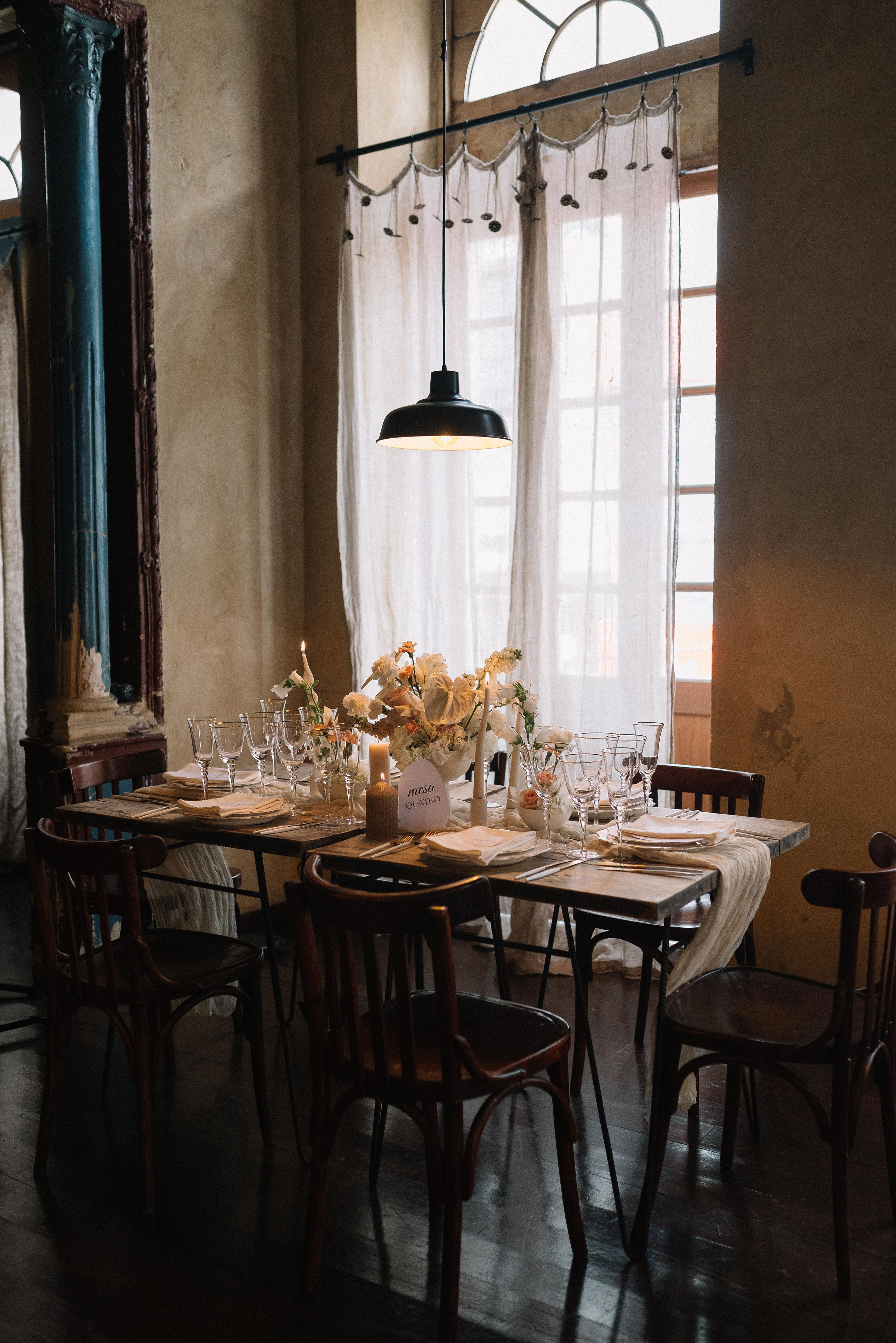 Luxury nude wedding table design by XCANDLES